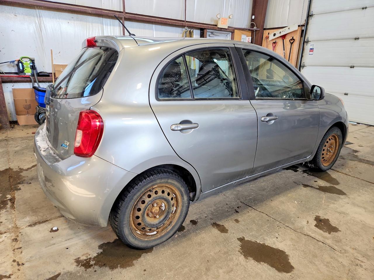 2015 Nissan Micra Silver vin: 3N1CK3CP2FL225391