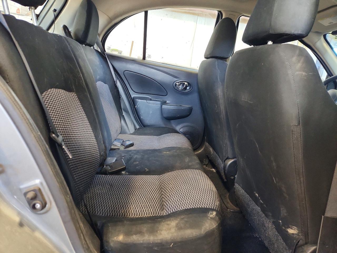 2015 Nissan Micra Silver vin: 3N1CK3CP2FL225391