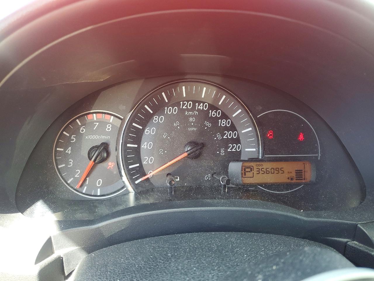 2015 Niss Micra Red vin: 3N1CK3CP3FL246167