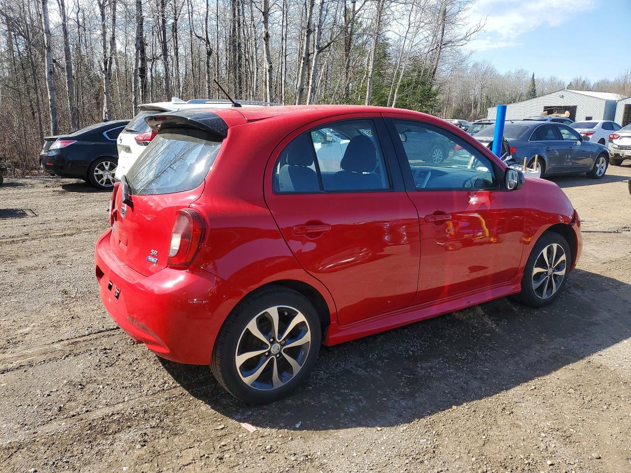 2015 Nissan Micra Red vin: 3N1CK3CP4FL217552