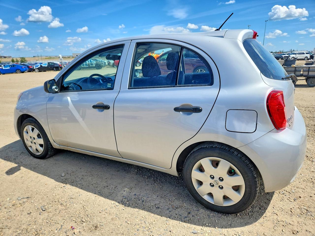 2015 Nissan Micra Silver vin: 3N1CK3CP5FL212618