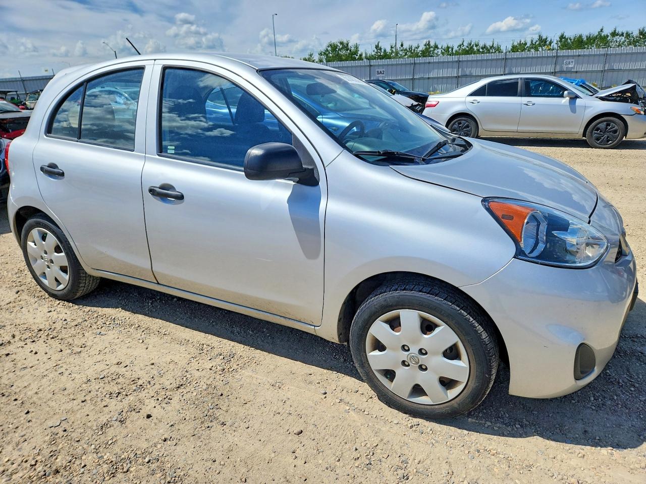 2015 Nissan Micra Silver vin: 3N1CK3CP5FL212618