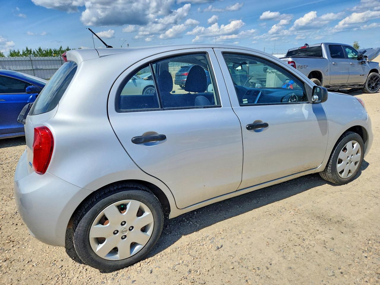 2015 Nissan Micra Silver vin: 3N1CK3CP5FL212618