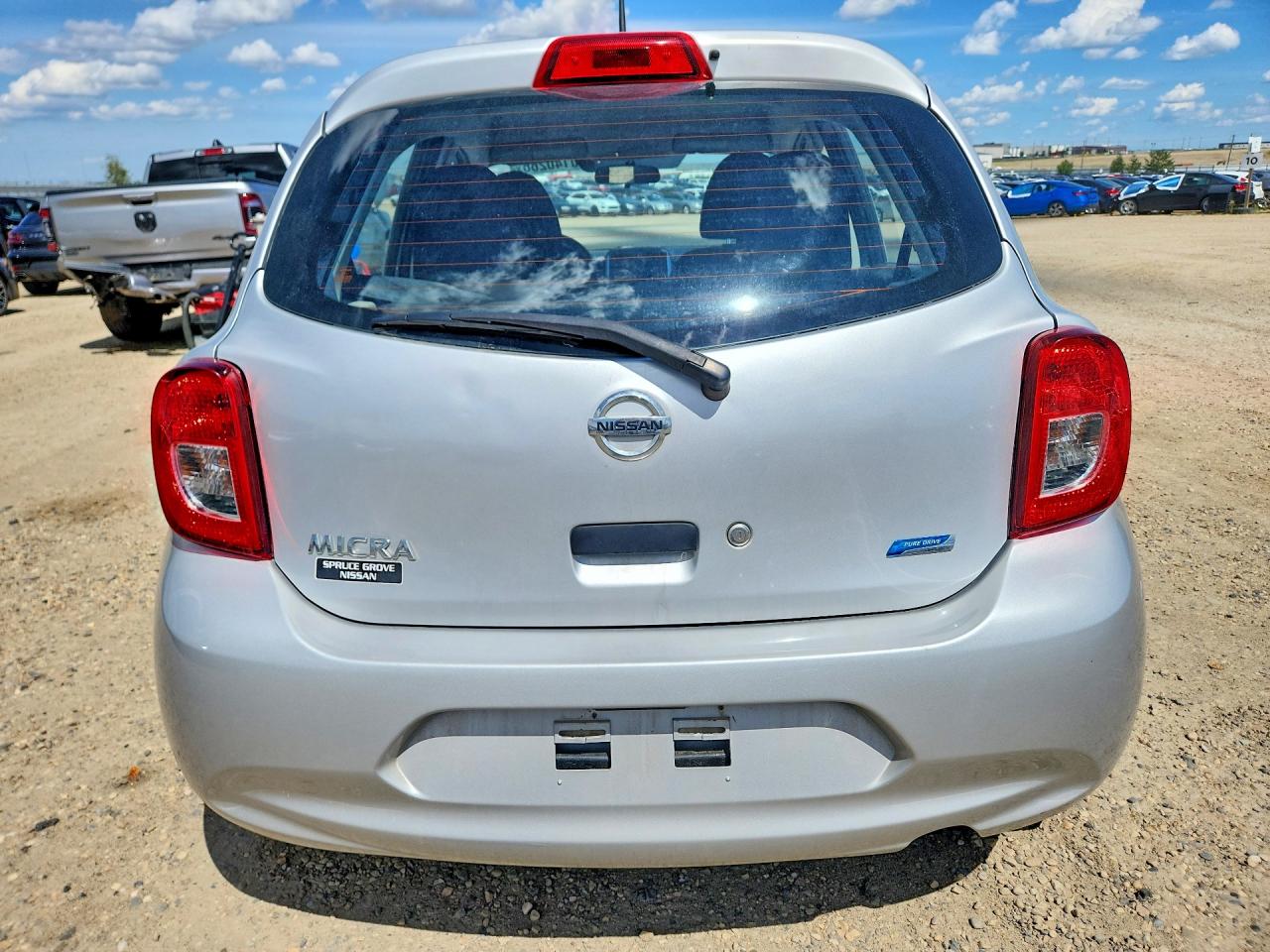 2015 Nissan Micra Silver vin: 3N1CK3CP5FL212618