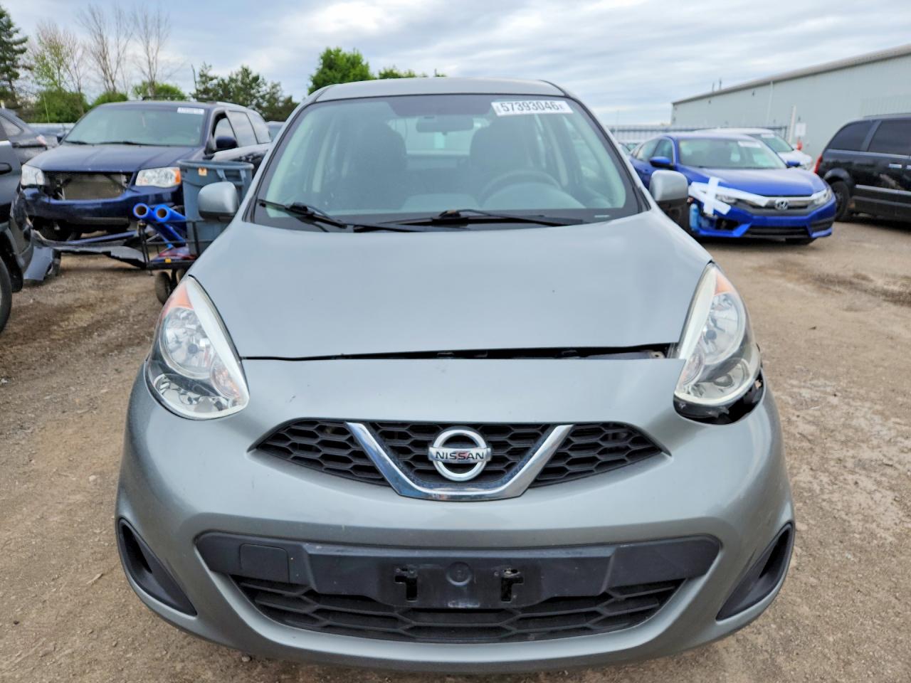 2015 Nissan Micra Silver vin: 3N1CK3CP7FL268821