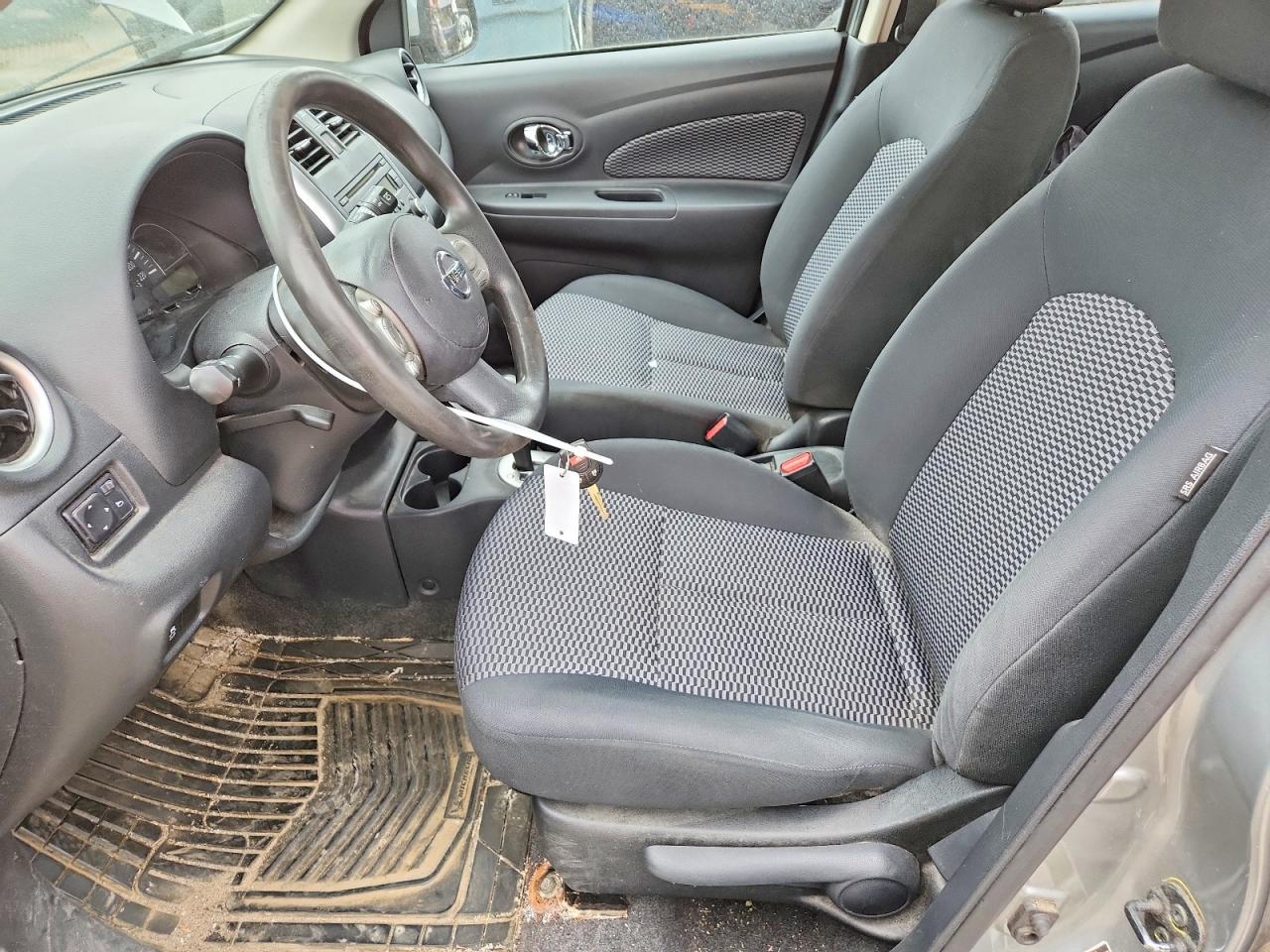 2015 Nissan Micra Silver vin: 3N1CK3CP7FL268821