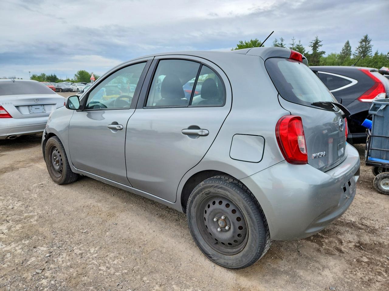 2015 Nissan Micra Silver vin: 3N1CK3CP7FL268821
