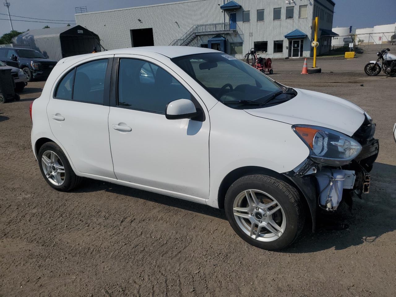 2016 Nissan Micra    White vin: 3N1CK3CP7GL246898
