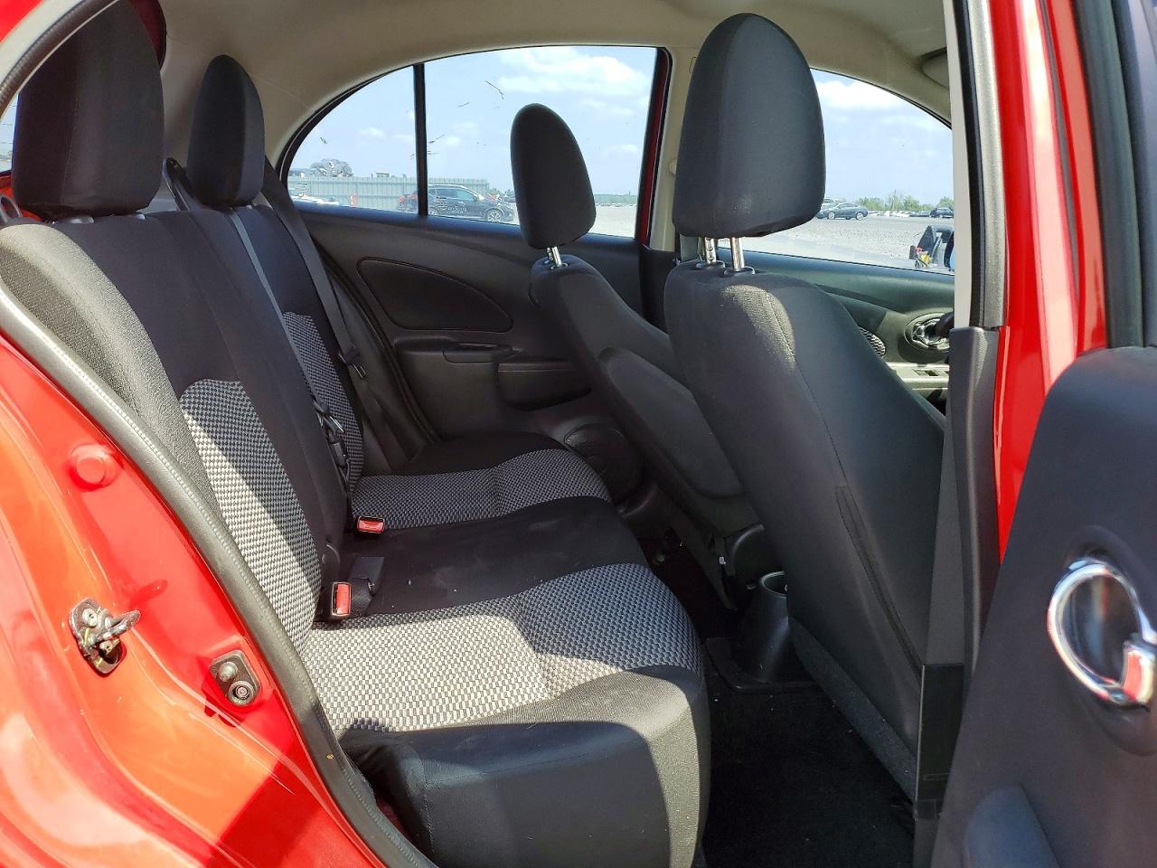 2015 Nissan Micra Красный vin: 3N1CK3CP8FL267130