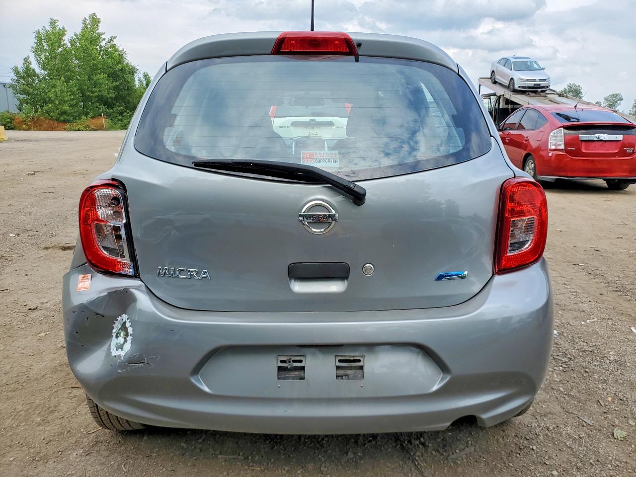 2015 Nissan Micra Silver vin: 3N1CK3CP9FL205641