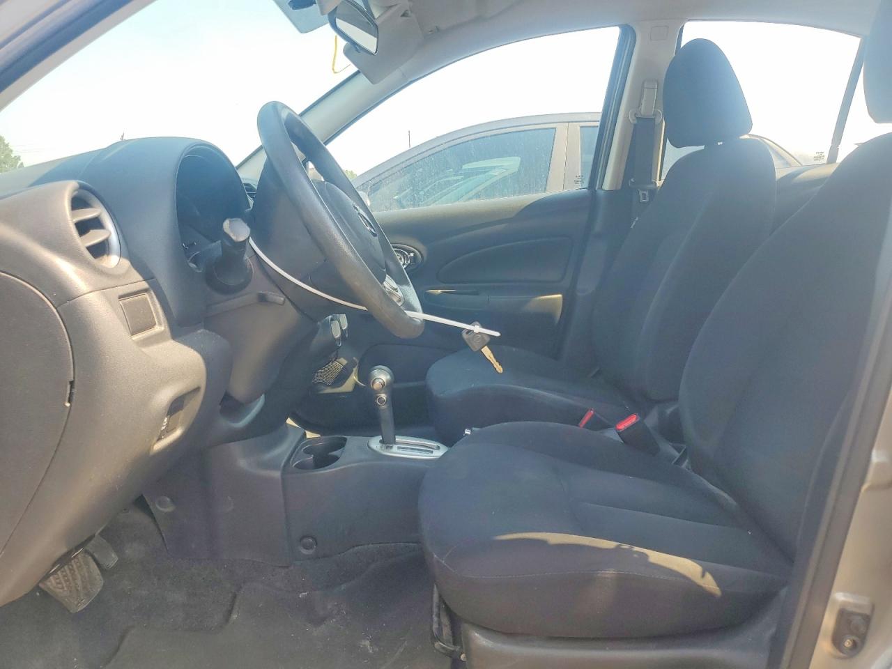 2015 Nissan Micra Silver vin: 3N1CK3CP9FL205641