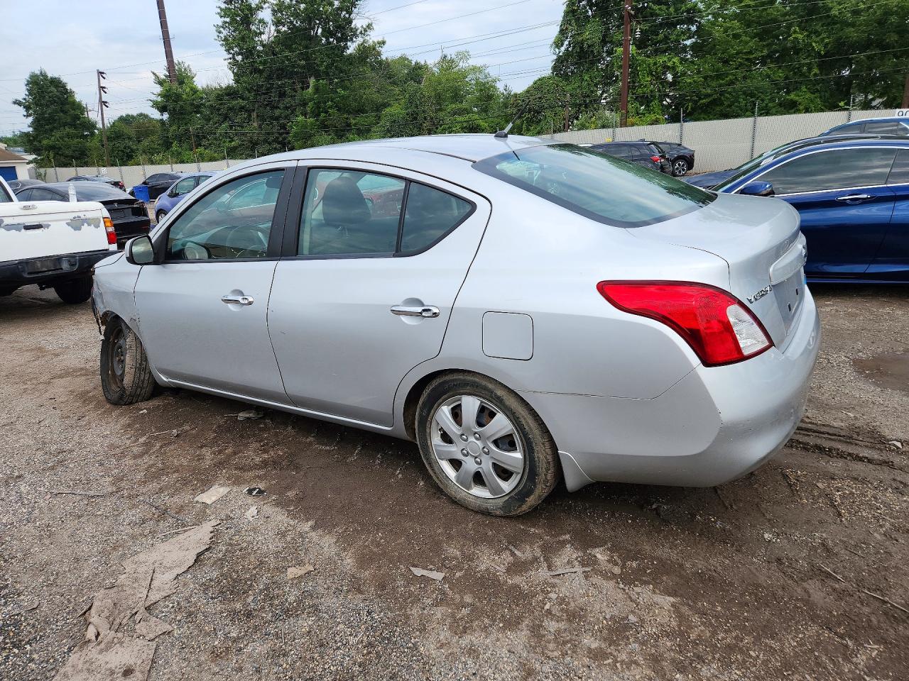 2012 Nissan Versa 1.6 S Серебряный vin: 3N1CN7AP0CL862387
