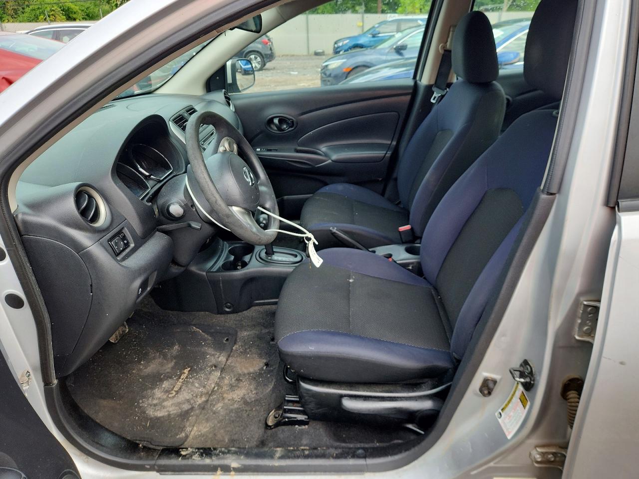 2012 Nissan Versa 1.6 S Серебряный vin: 3N1CN7AP0CL862387