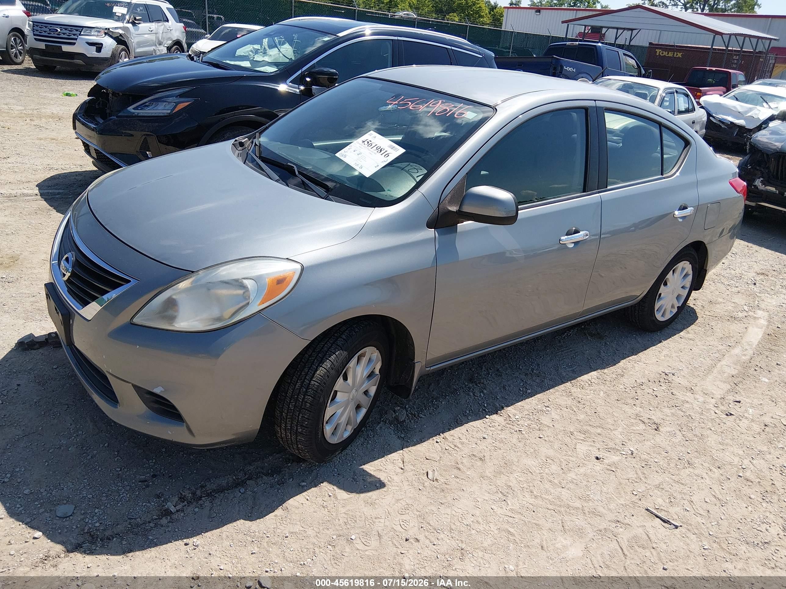 2012 Nissan Versa 1.6 Sv Серебряный vin: 3N1CN7AP0CL864494