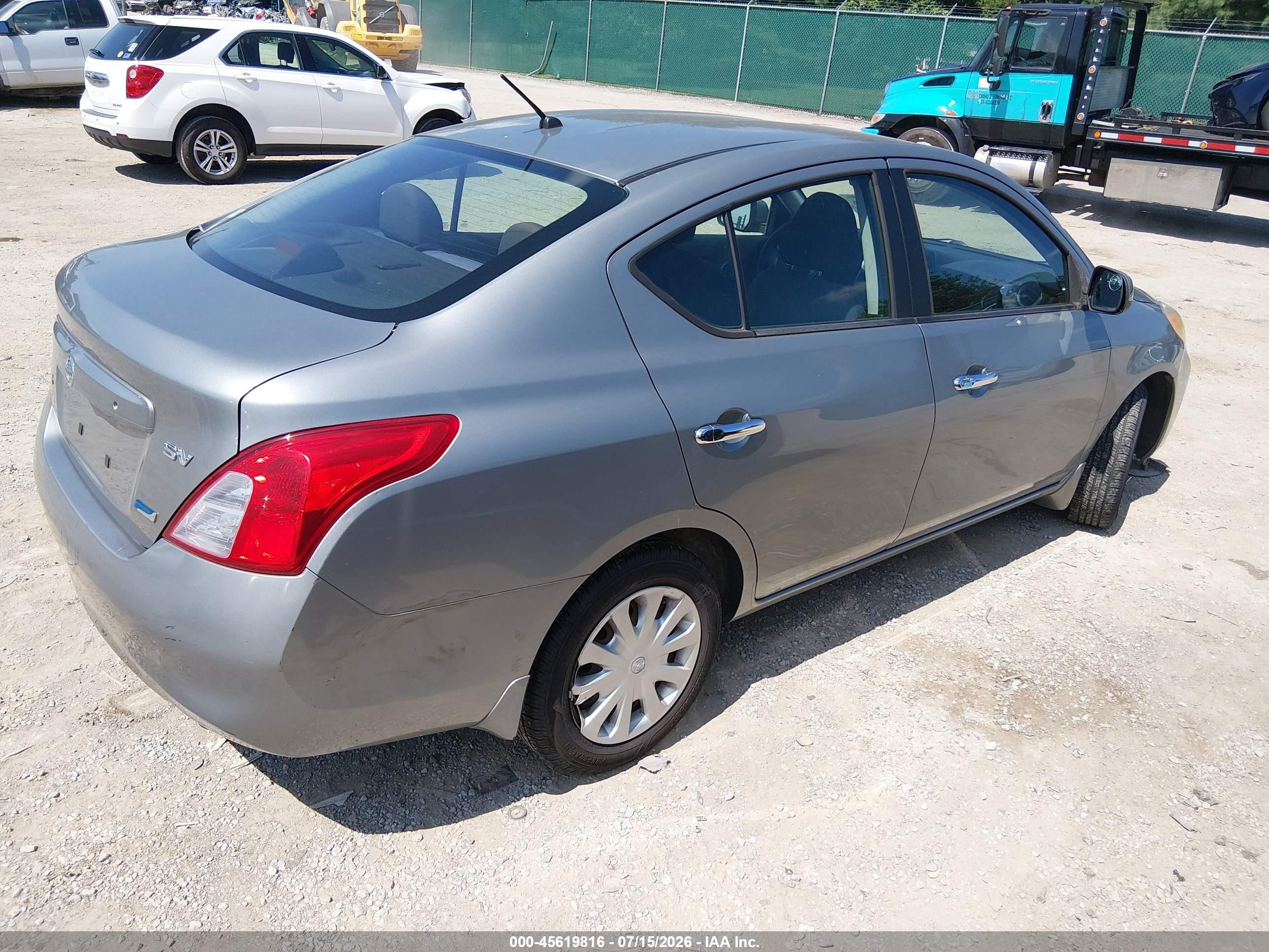2012 Nissan Versa 1.6 Sv Серебряный vin: 3N1CN7AP0CL864494