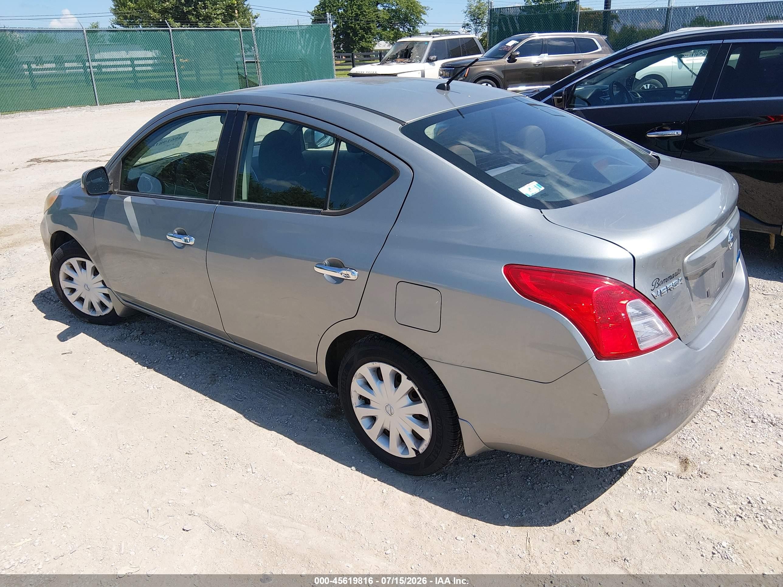 2012 Nissan Versa 1.6 Sv Серебряный vin: 3N1CN7AP0CL864494