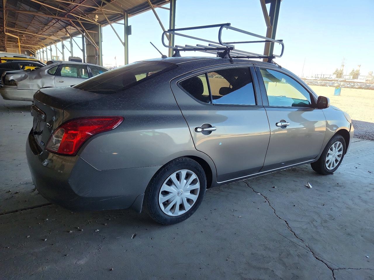 2012 Nissan Versa 1.6 S Серый vin: 3N1CN7AP0CL879383