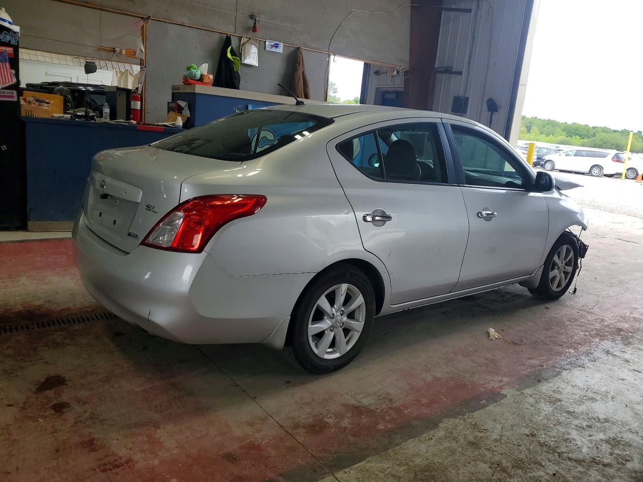 2012 Nissan Versa 1.6 S Silver vin: 3N1CN7AP0CL891856