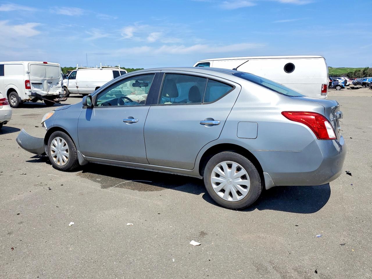 2012 Nissan Versa 1.6 S Silver vin: 3N1CN7AP0CL926105