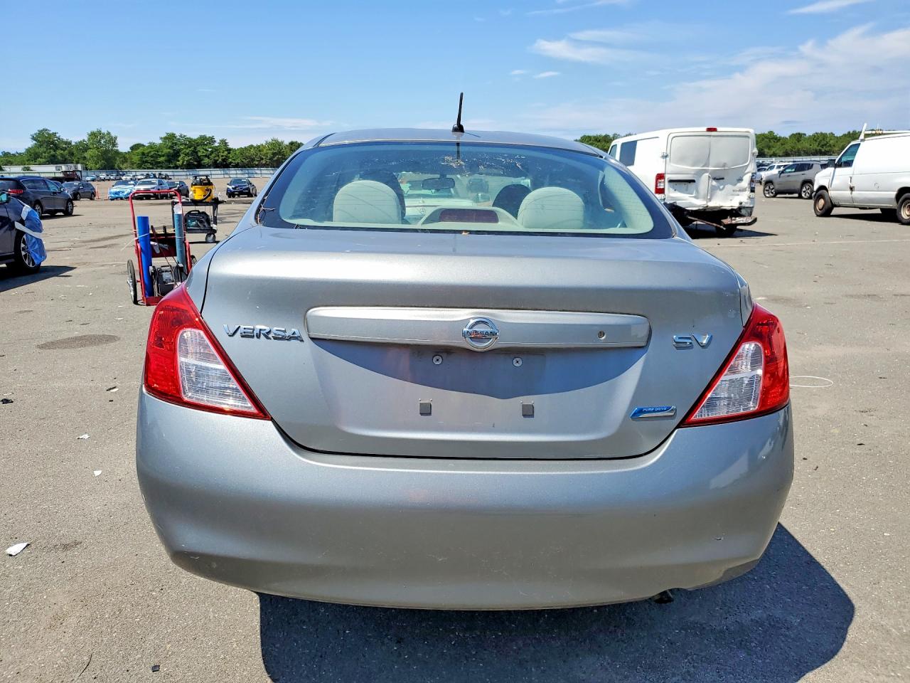 2012 Nissan Versa 1.6 S Silver vin: 3N1CN7AP0CL926105