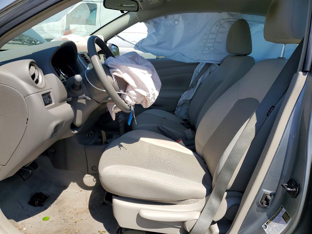 2012 Nissan Versa 1.6 S Silver vin: 3N1CN7AP0CL926105