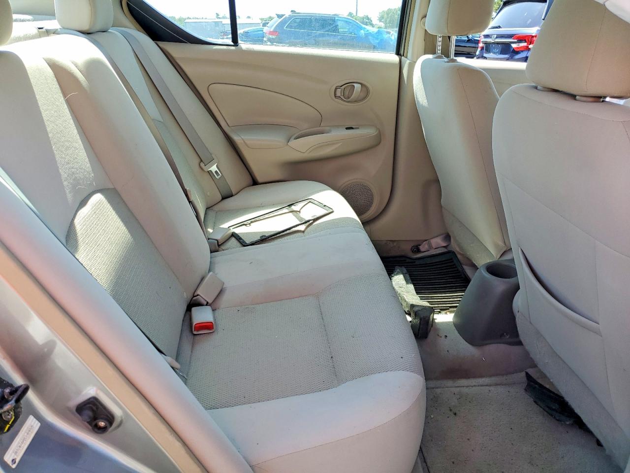 2012 Nissan Versa 1.6 S Silver vin: 3N1CN7AP0CL926105