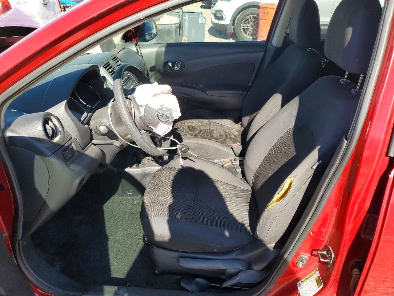 2013 Nissan Versa 1.6 S Red vin: 3N1CN7AP0DL847471