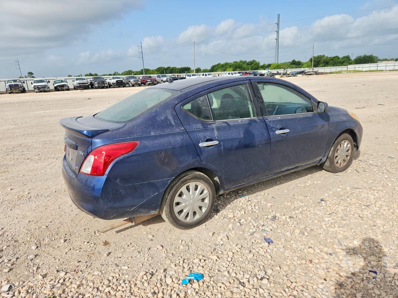 2013 Nissan Versa 1.6 S Синий vin: 3N1CN7AP0DL851164