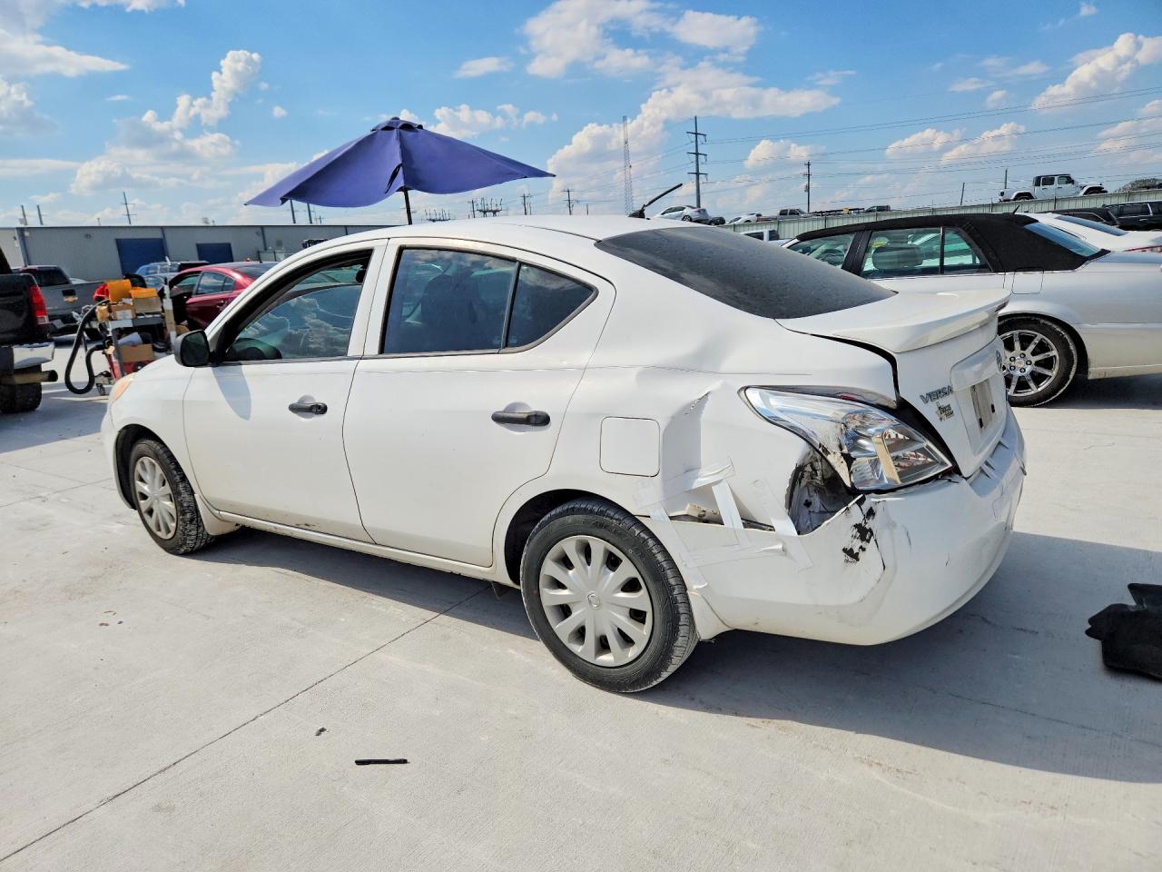 2013 Nissan Versa 1.6 S Белый vin: 3N1CN7AP0DL855828