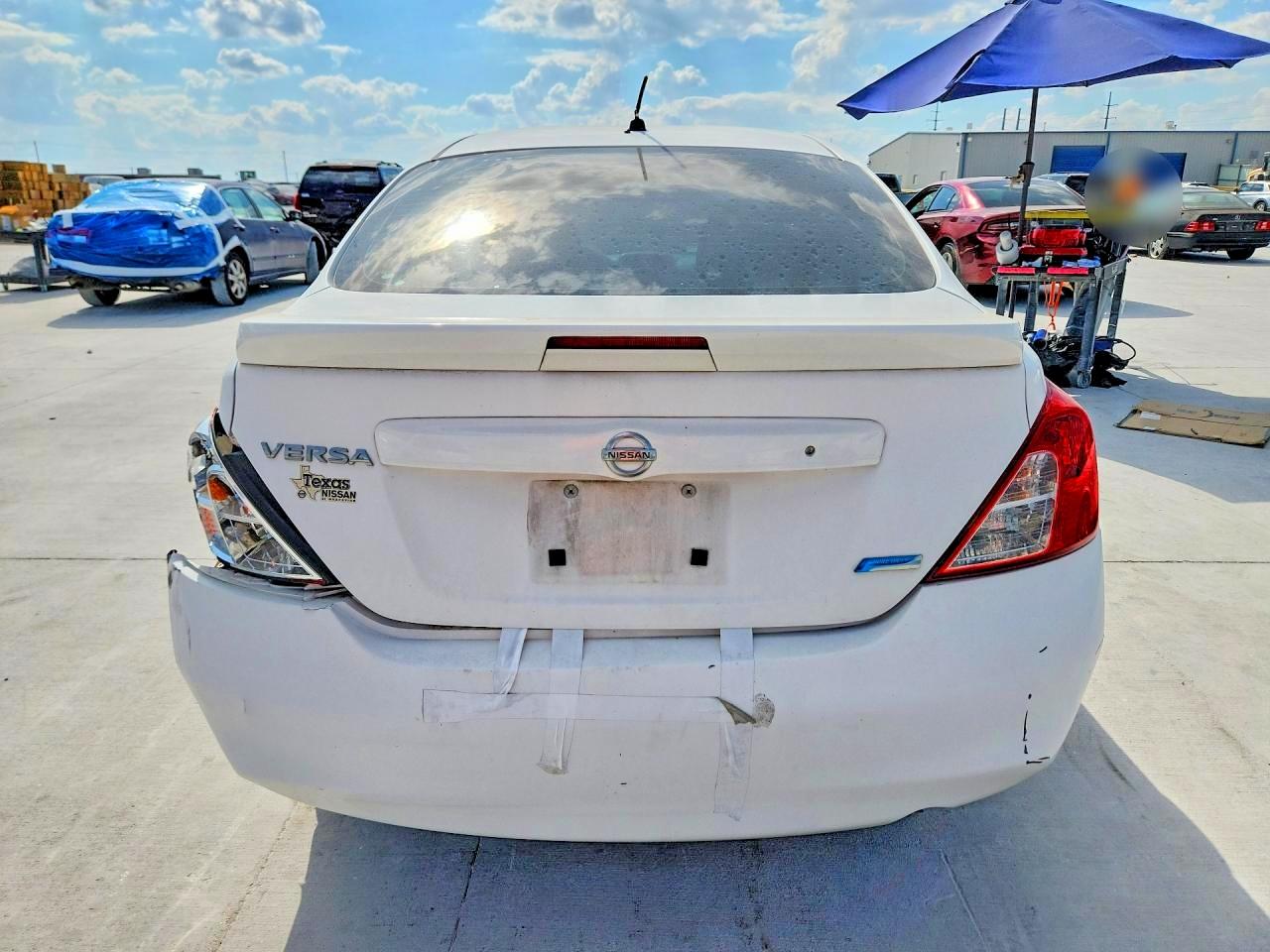 2013 Nissan Versa 1.6 S Белый vin: 3N1CN7AP0DL855828