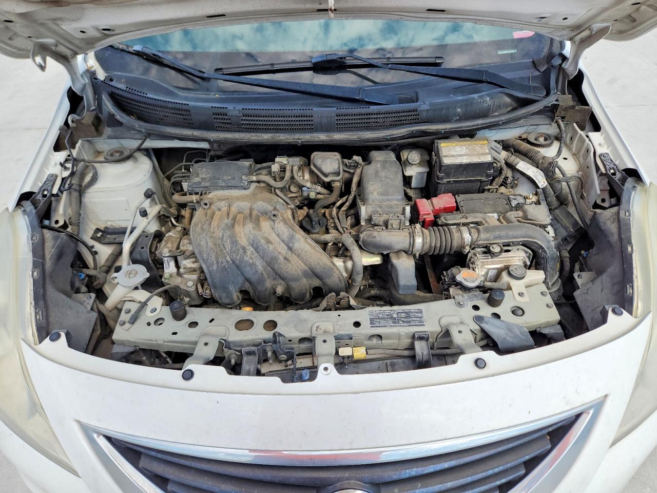 2013 Nissan Versa 1.6 S Белый vin: 3N1CN7AP0DL855828