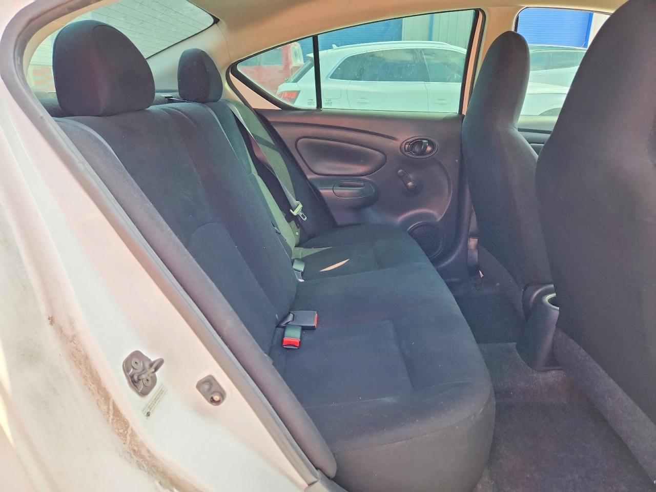 2013 Nissan Versa 1.6 S Белый vin: 3N1CN7AP0DL855828