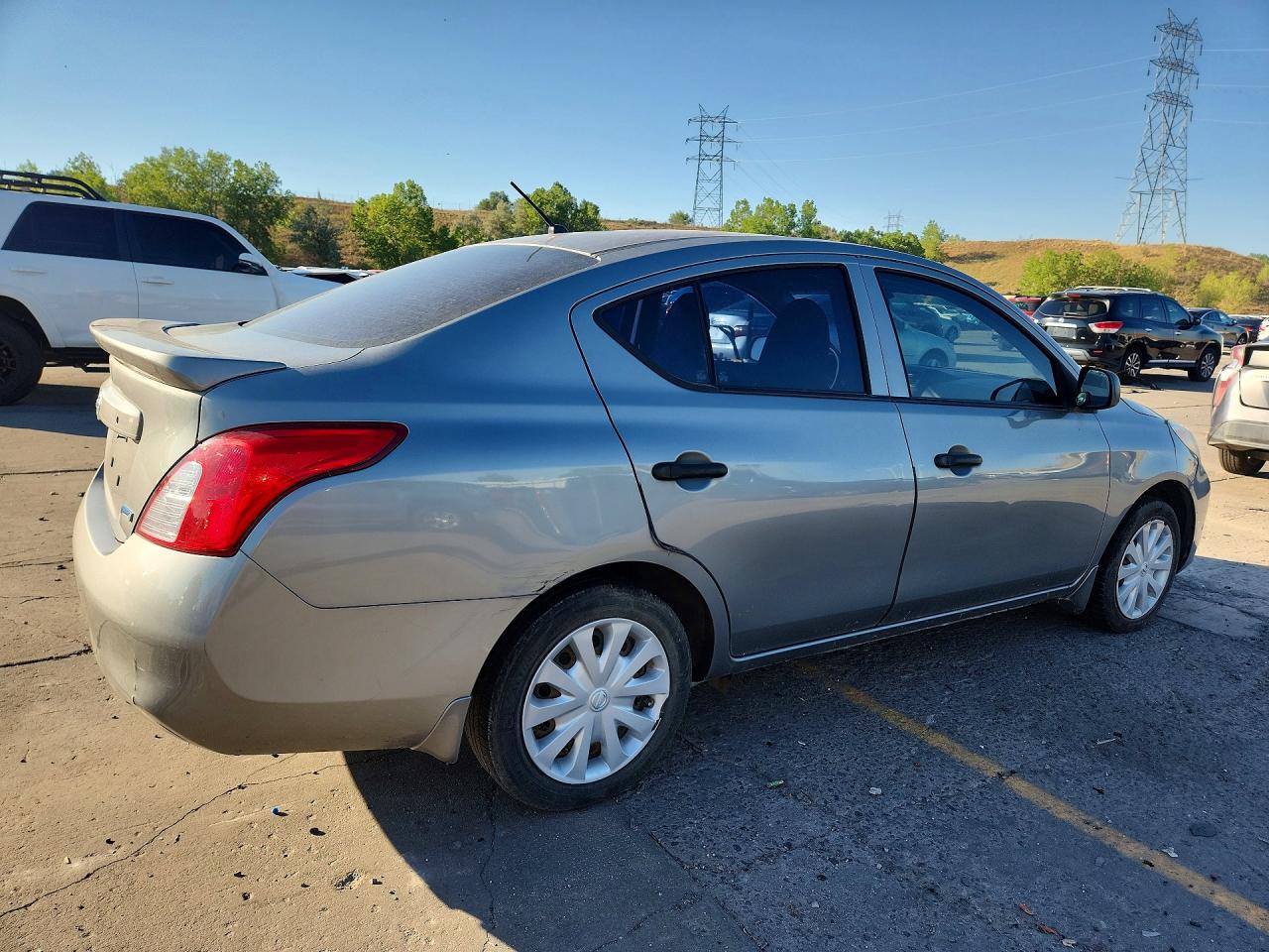2013 Nissan Versa 1.6 S Серебряный vin: 3N1CN7AP0DL872211