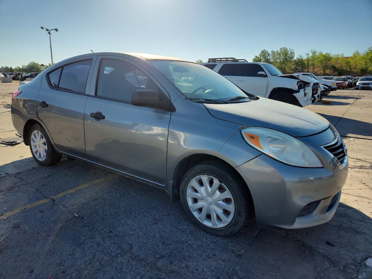 2013 Nissan Versa 1.6 S Серебряный vin: 3N1CN7AP0DL872211