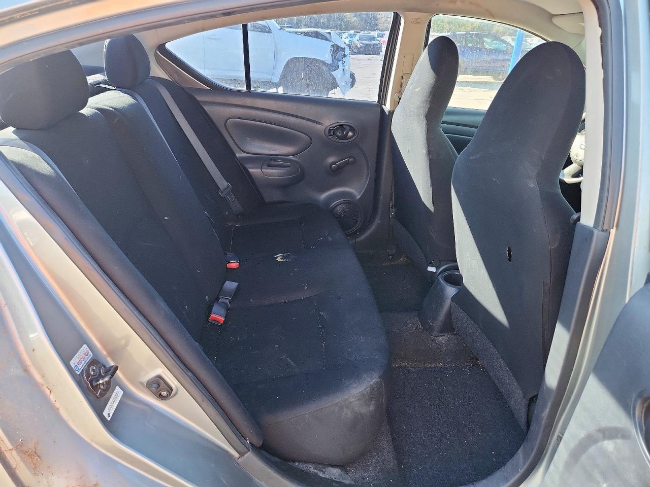 2013 Nissan Versa 1.6 S Серебряный vin: 3N1CN7AP0DL872211