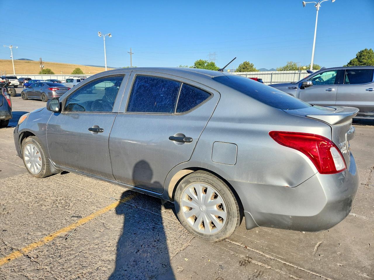 2013 Nissan Versa 1.6 S Серебряный vin: 3N1CN7AP0DL872211