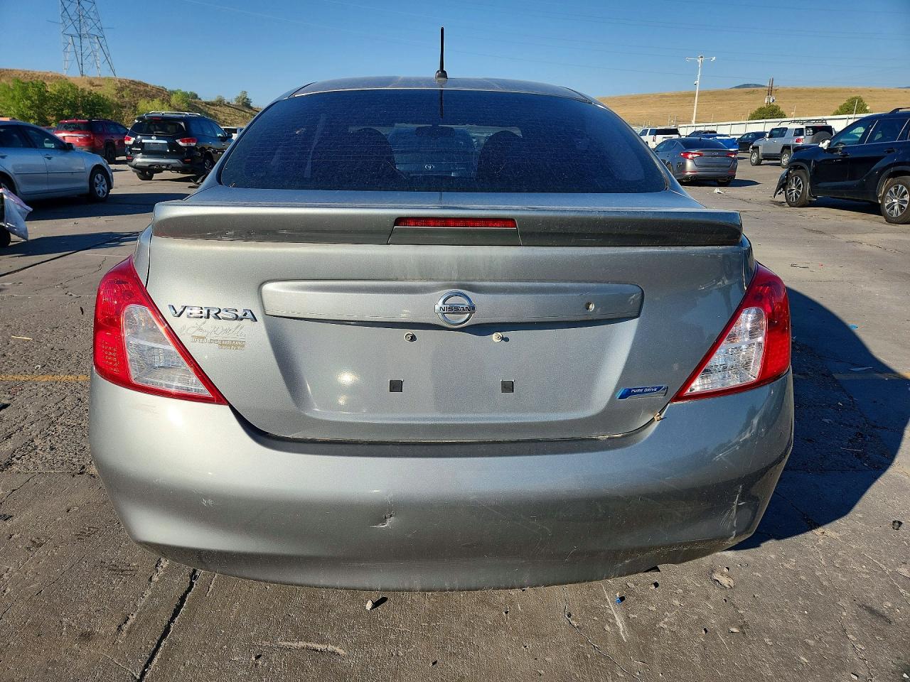 2013 Nissan Versa 1.6 S Серебряный vin: 3N1CN7AP0DL872211