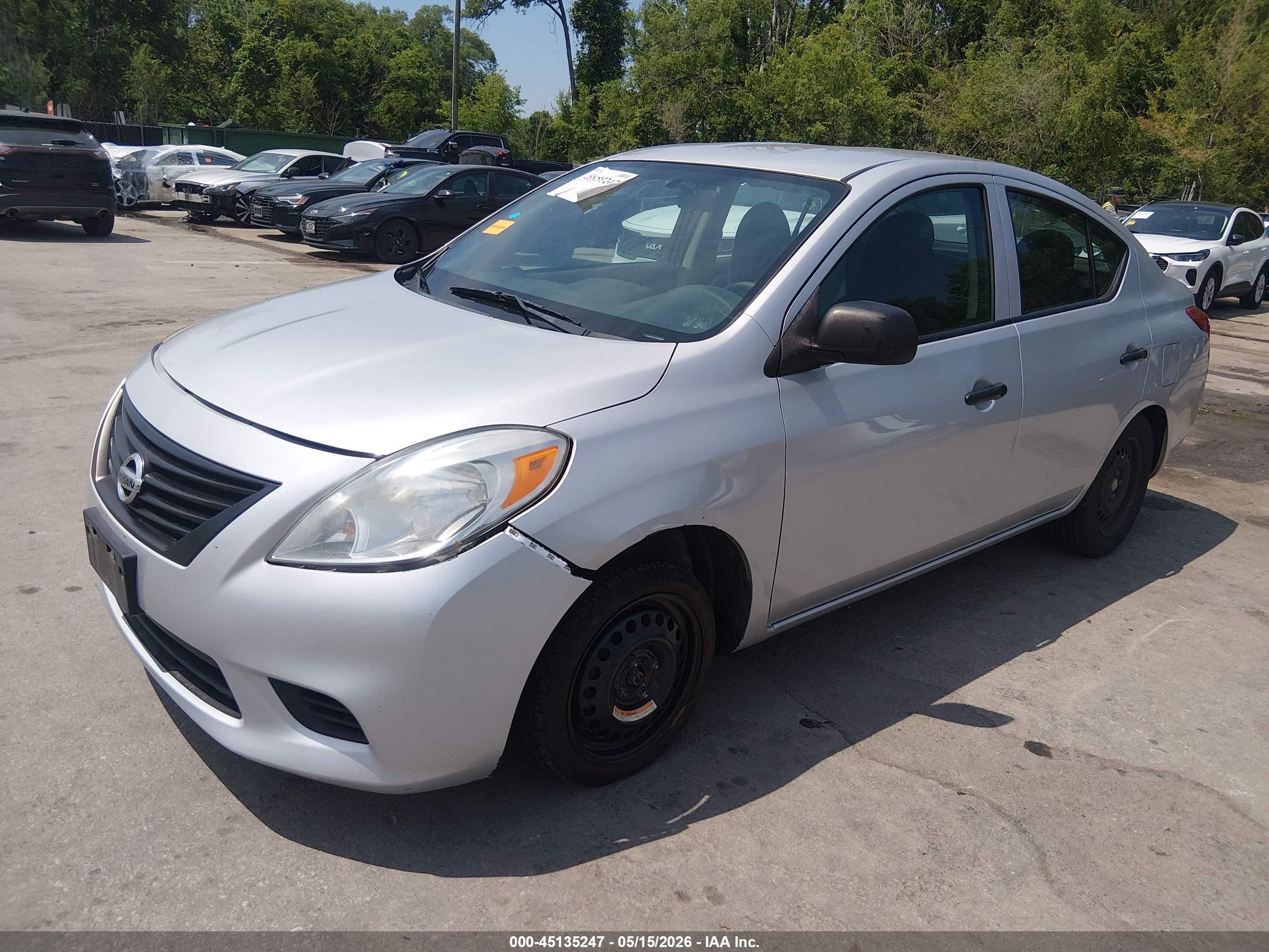 2013 Nissan Versa 1.6 S Silver vin: 3N1CN7AP0DL882897