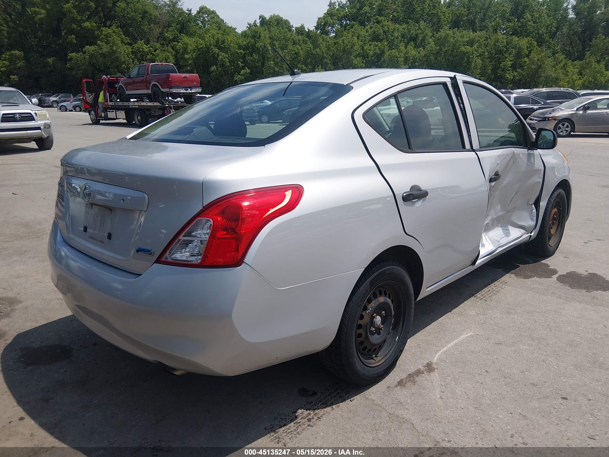 2013 Nissan Versa 1.6 S Silver vin: 3N1CN7AP0DL882897