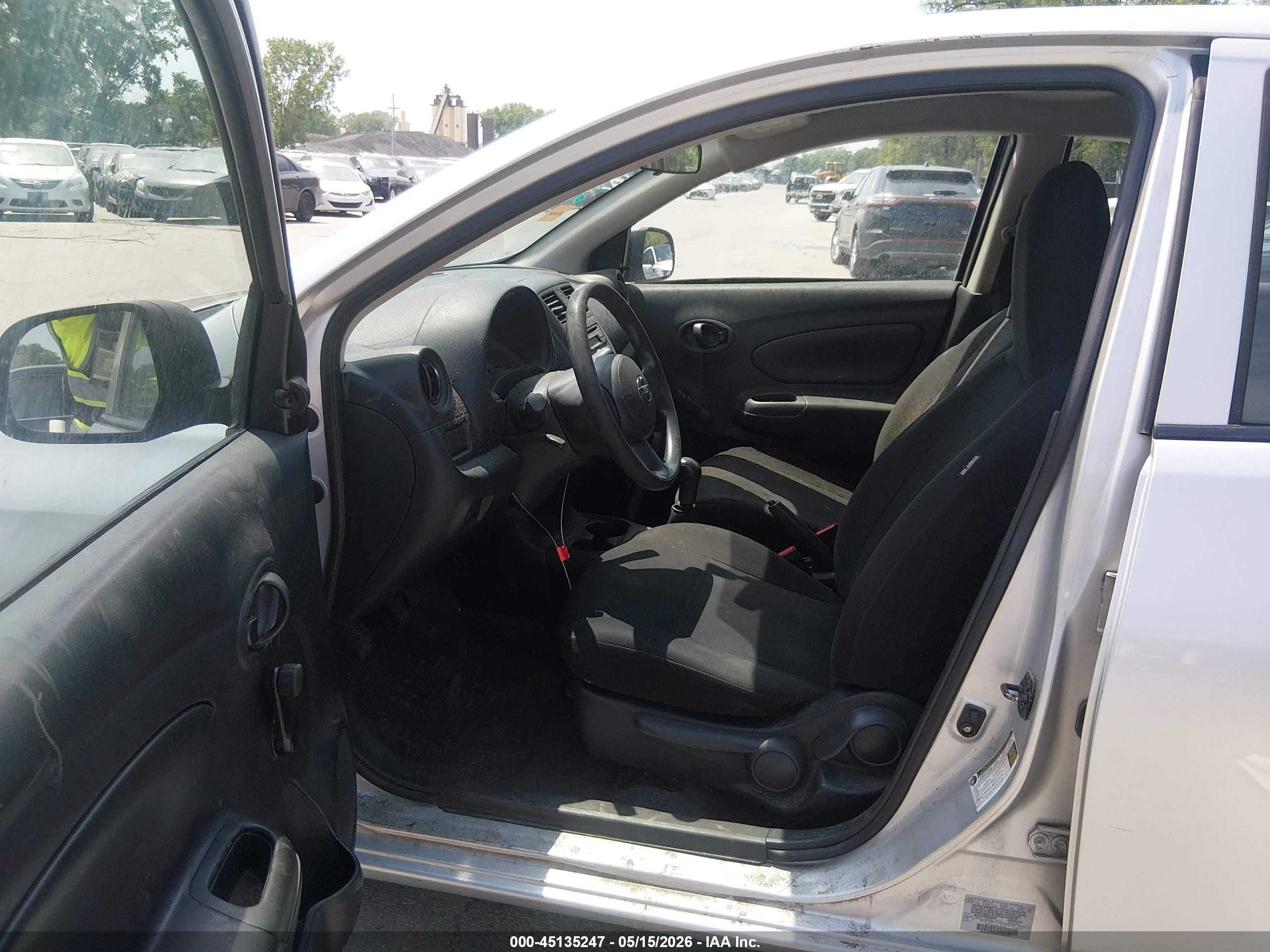 2013 Nissan Versa 1.6 S Silver vin: 3N1CN7AP0DL882897