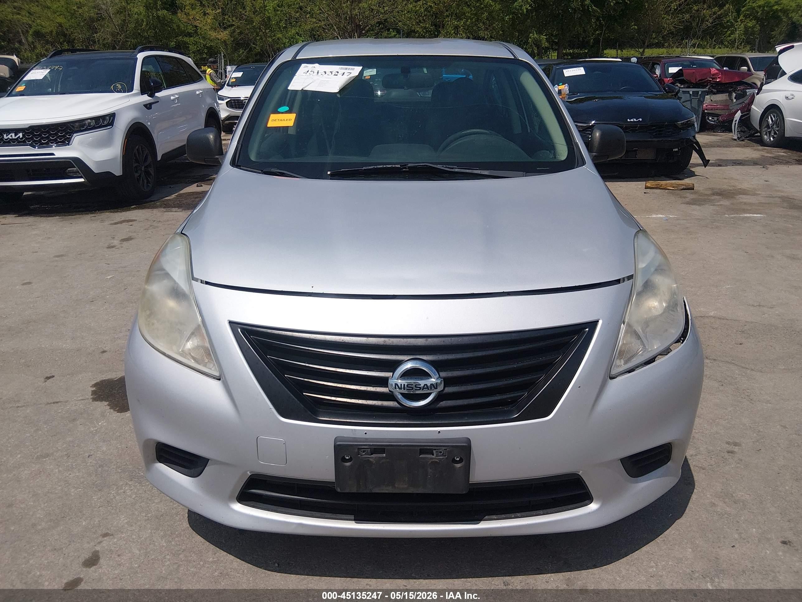 2013 Nissan Versa 1.6 S Silver vin: 3N1CN7AP0DL882897