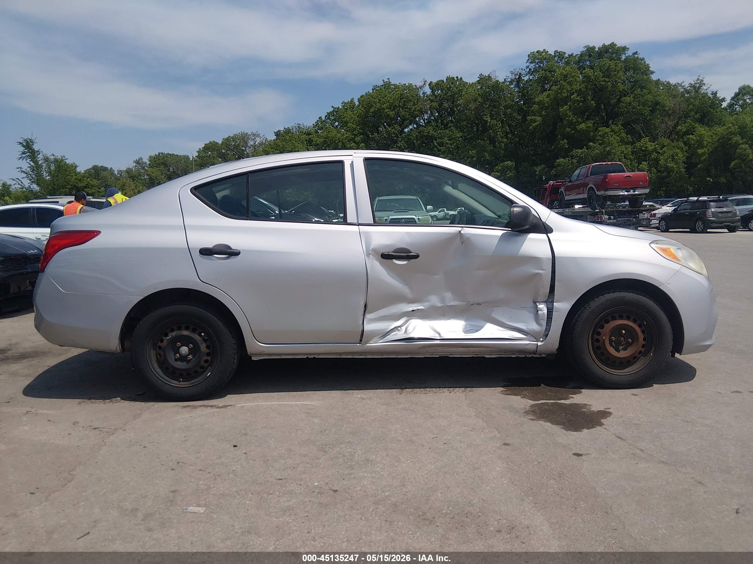 2013 Nissan Versa 1.6 S Silver vin: 3N1CN7AP0DL882897