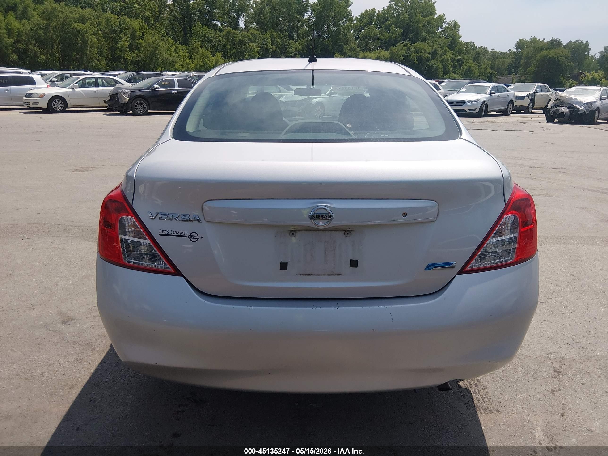 2013 Nissan Versa 1.6 S Silver vin: 3N1CN7AP0DL882897