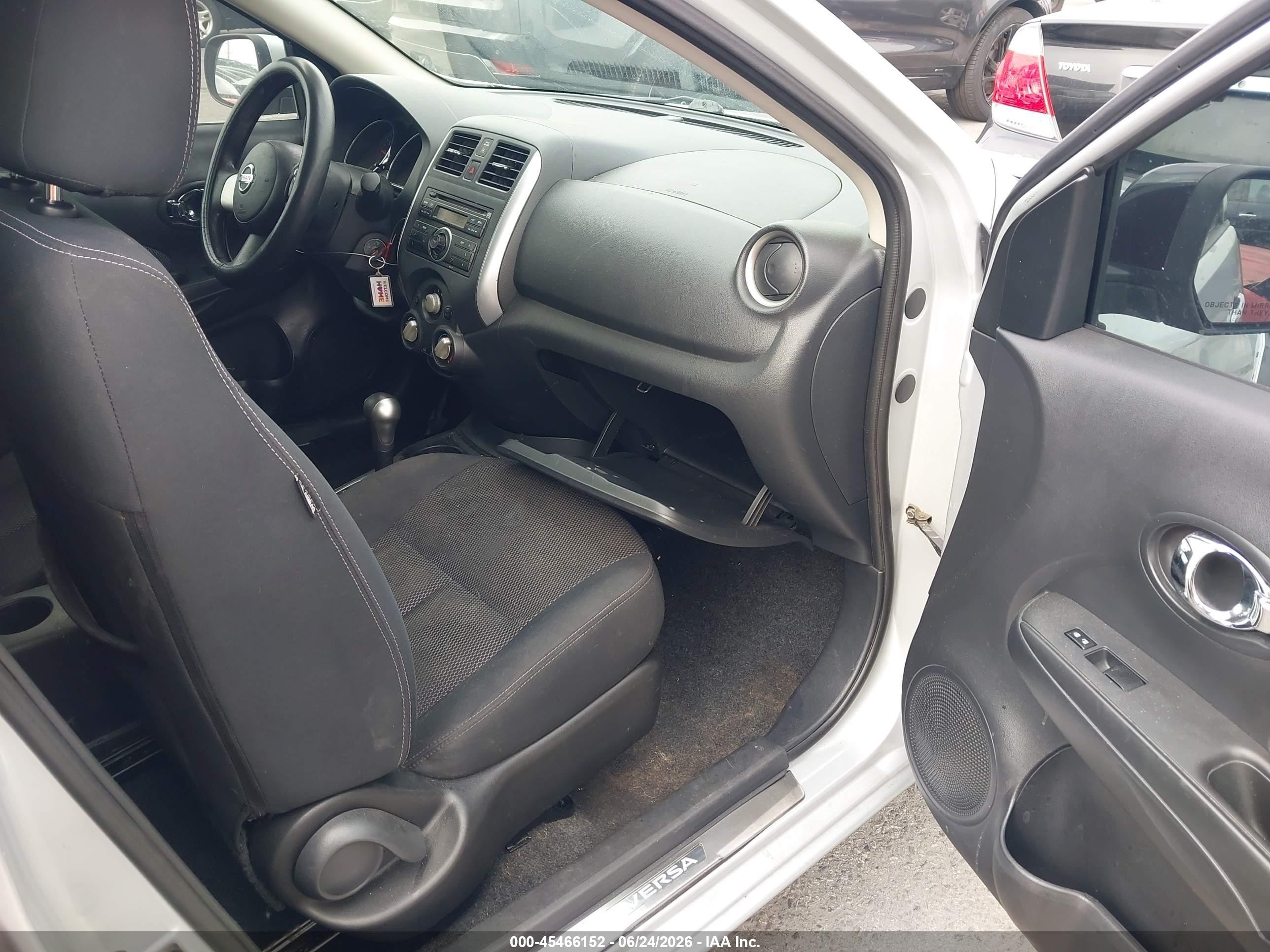 2014 Nissan Versa 1.6 Sv Silver vin: 3N1CN7AP0EK458093