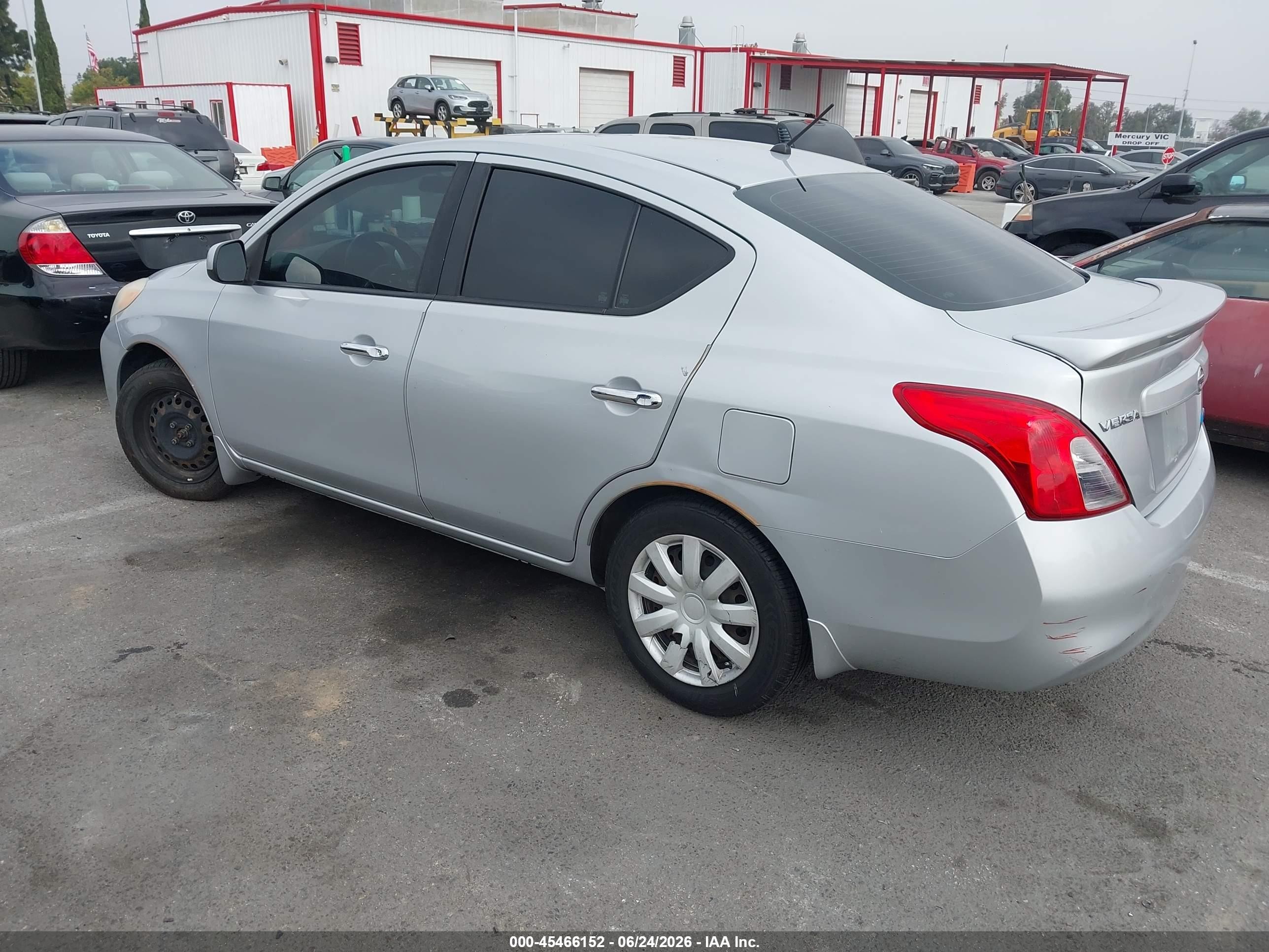 2014 Nissan Versa 1.6 Sv Silver vin: 3N1CN7AP0EK458093