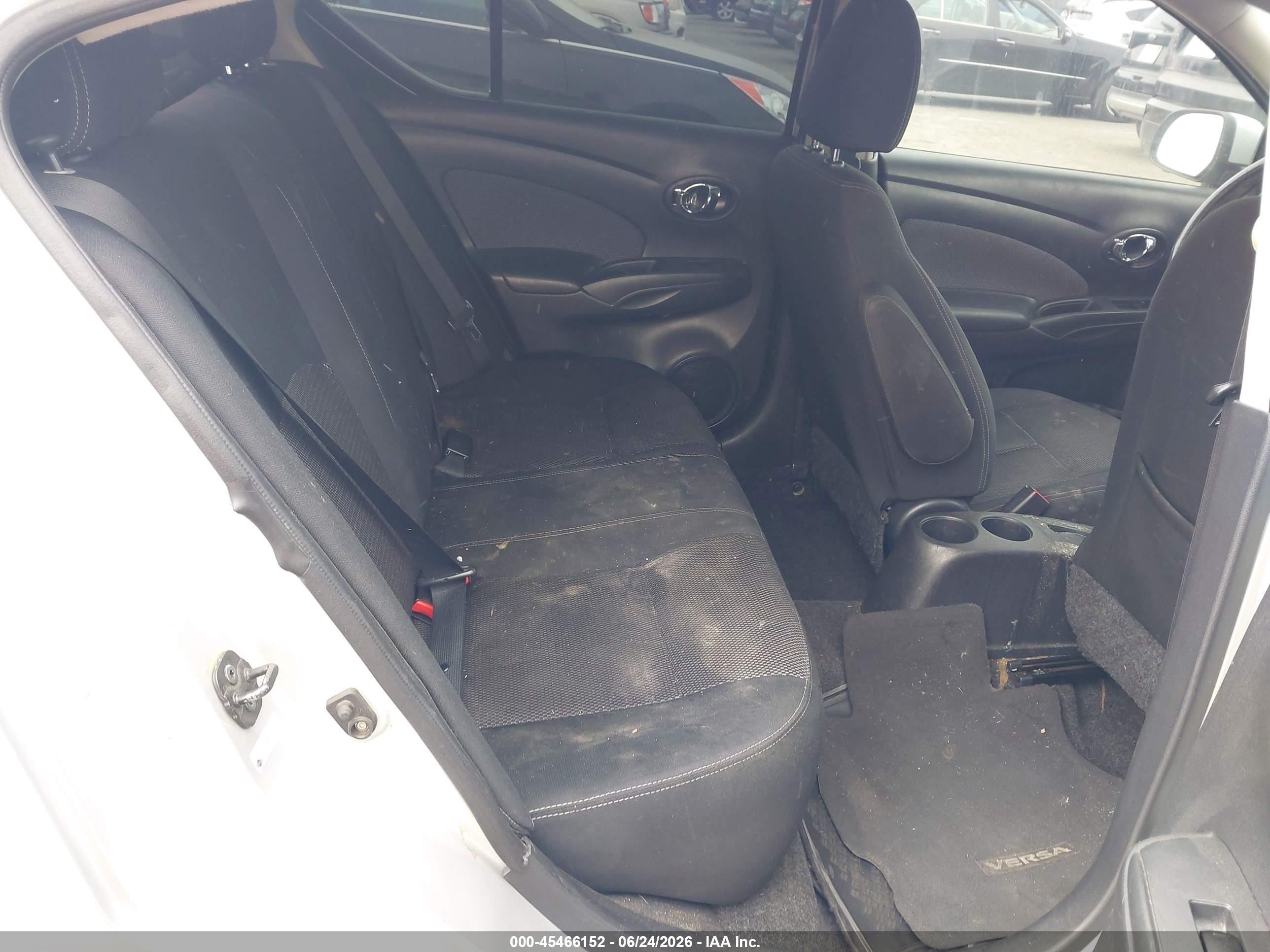 2014 Nissan Versa 1.6 Sv Silver vin: 3N1CN7AP0EK458093