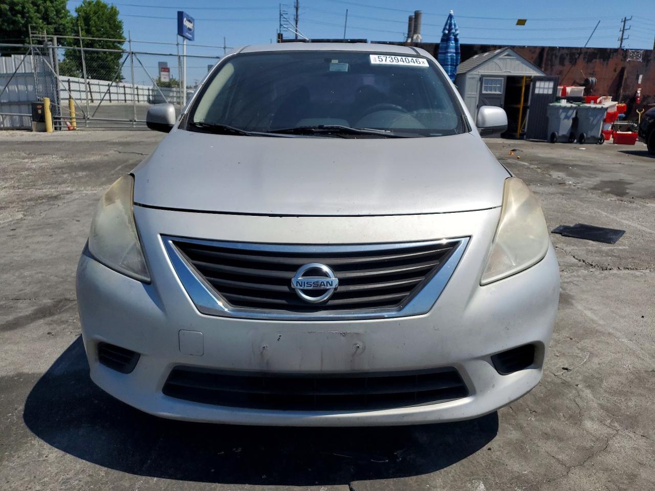 2014 Nissan Versa 1.6 S Silver vin: 3N1CN7AP0EL802919