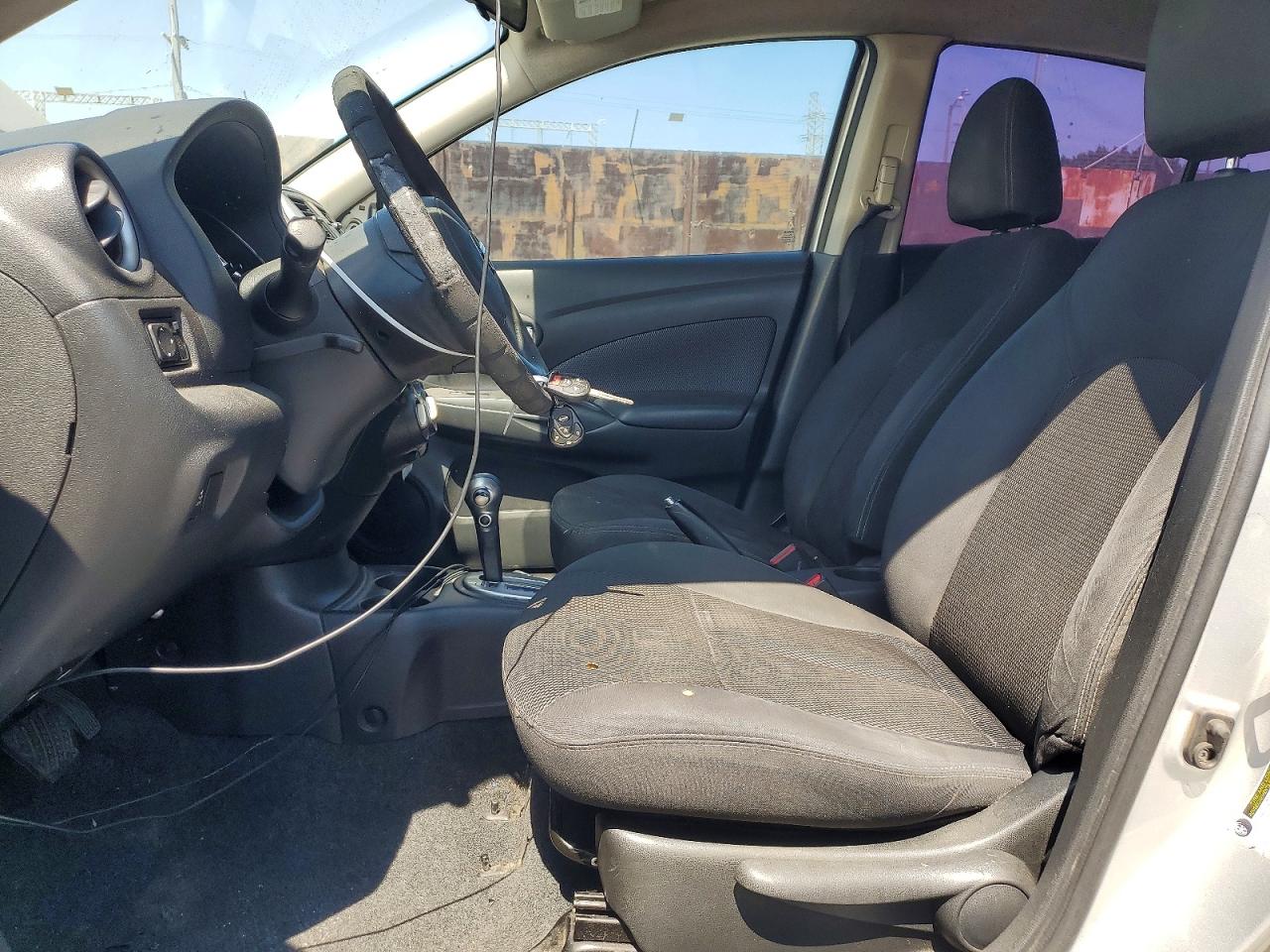 2014 Nissan Versa 1.6 S Silver vin: 3N1CN7AP0EL802919