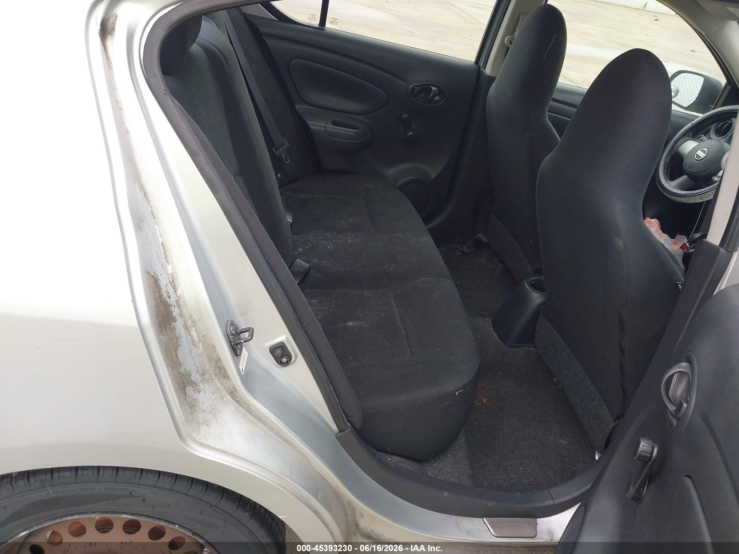 2014 Nissan Versa 1.6 S+ Silver vin: 3N1CN7AP0EL833331