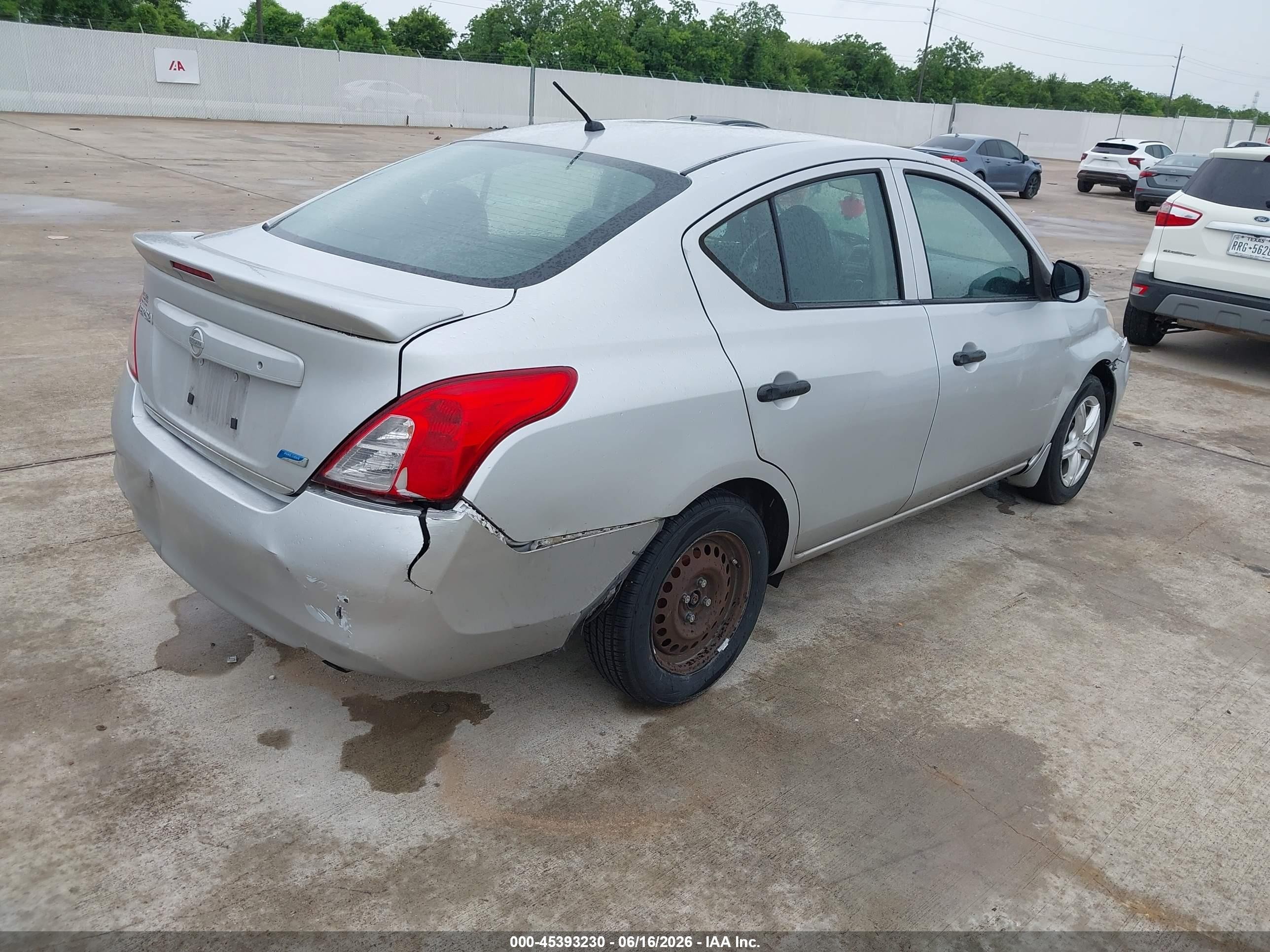 2014 Nissan Versa 1.6 S+ Silver vin: 3N1CN7AP0EL833331